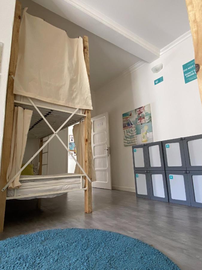 Surfer'S Den Ericeira Hostel Exterior photo